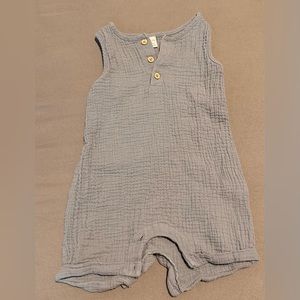 Muslin baby romper and hat for 24mo
